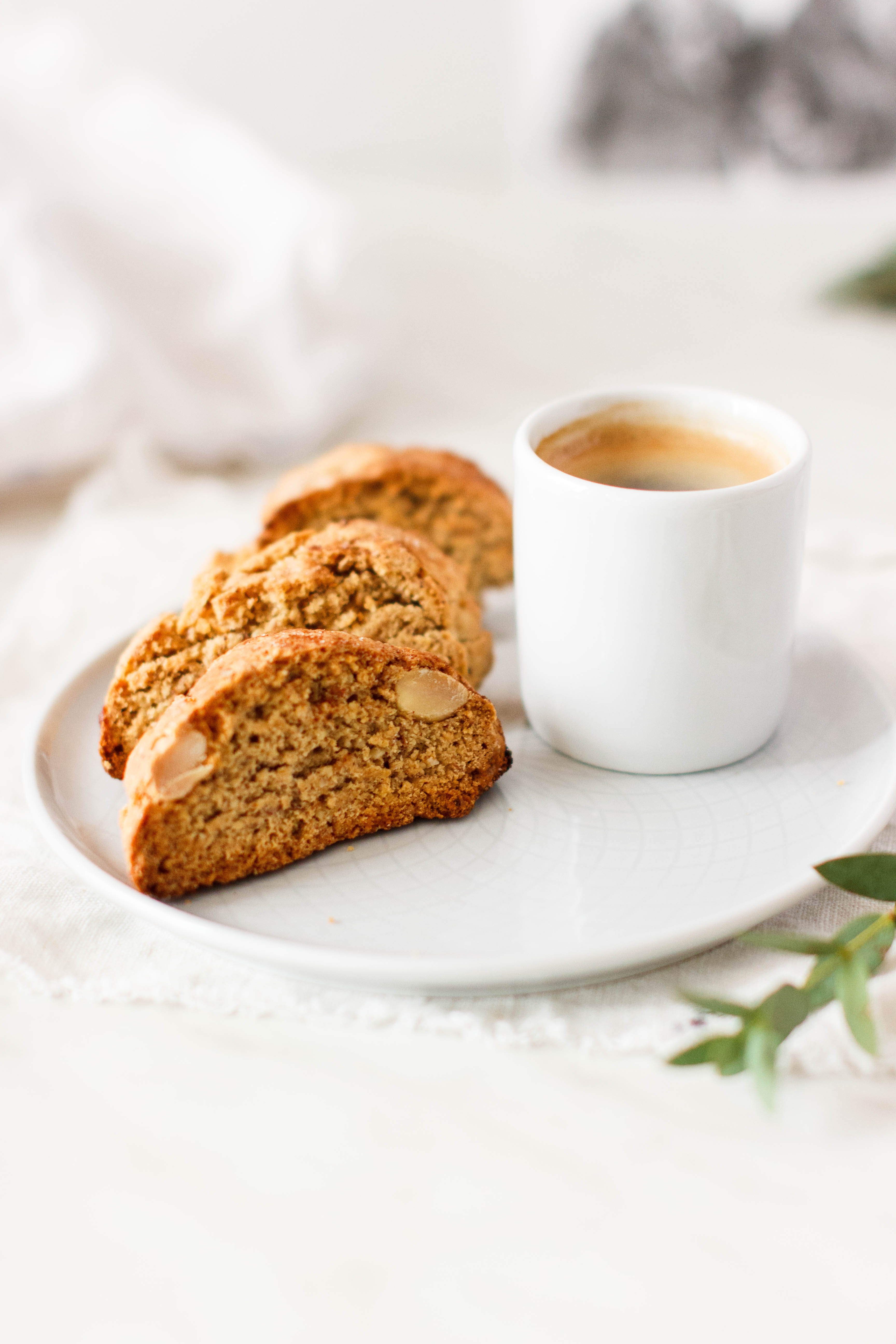 Rezept für italienische Espresso Cantuccini mit Mandeln - Hey Foodsister