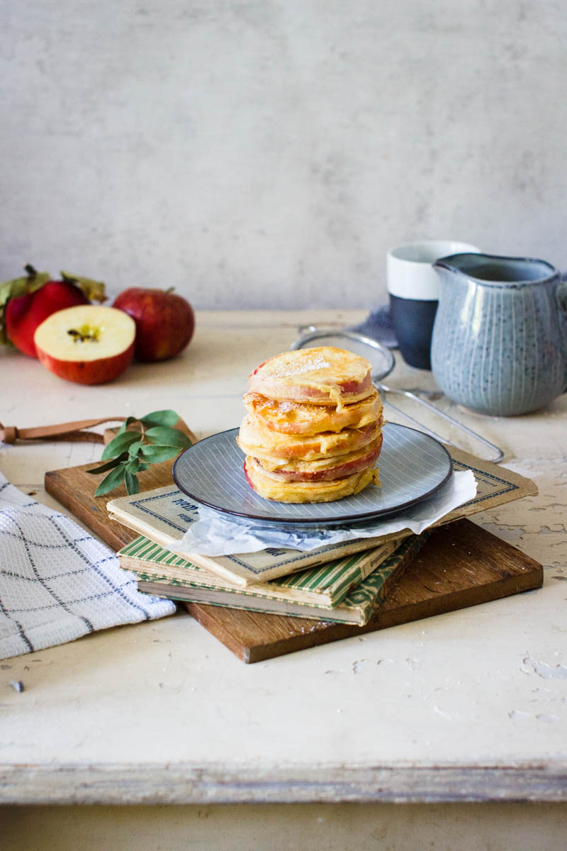 Rezept für einfache Apfelküchlein mit Vanillesoße - Hey Foodsister