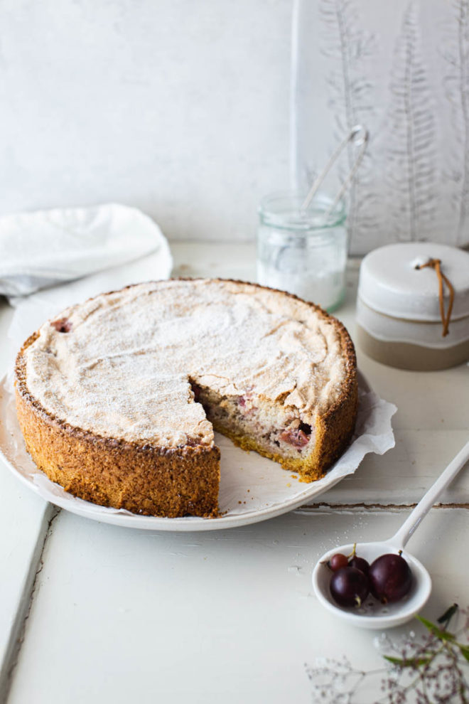 Stachelbeer Baiser Kuchen mit Mandeln – Rezept Hey Foodsister