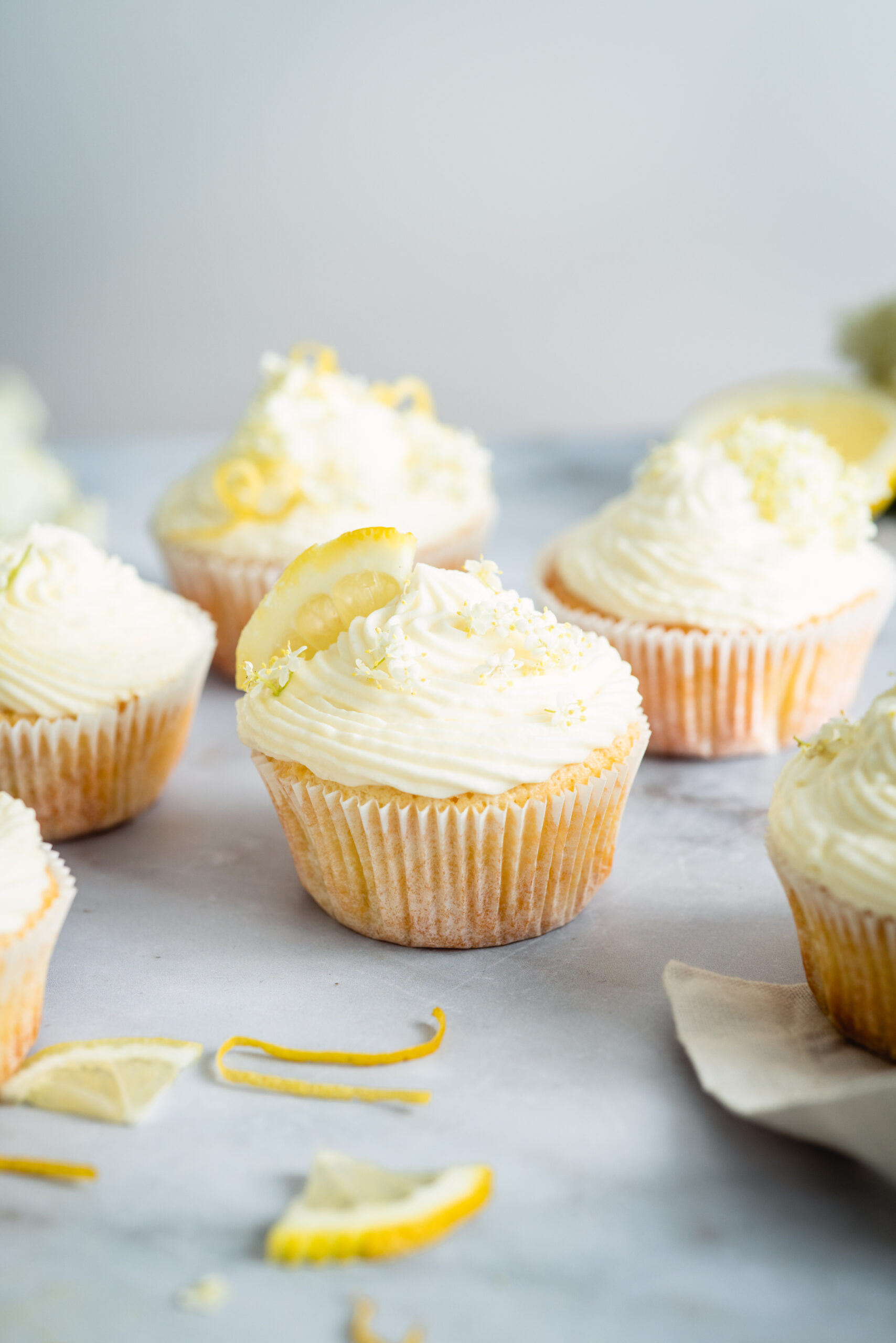 Zitronen Cupcakes mit Holundebrlütencreme