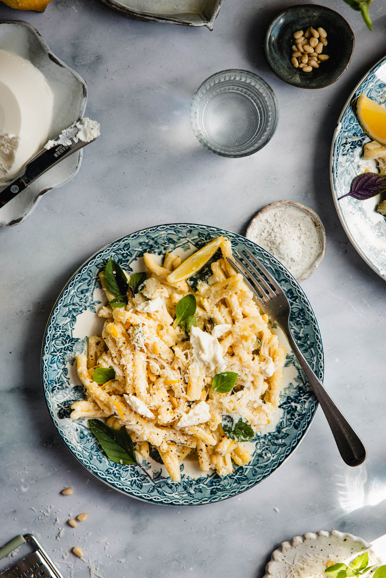 Pasta al Limone mit Ricotta und Zucchini